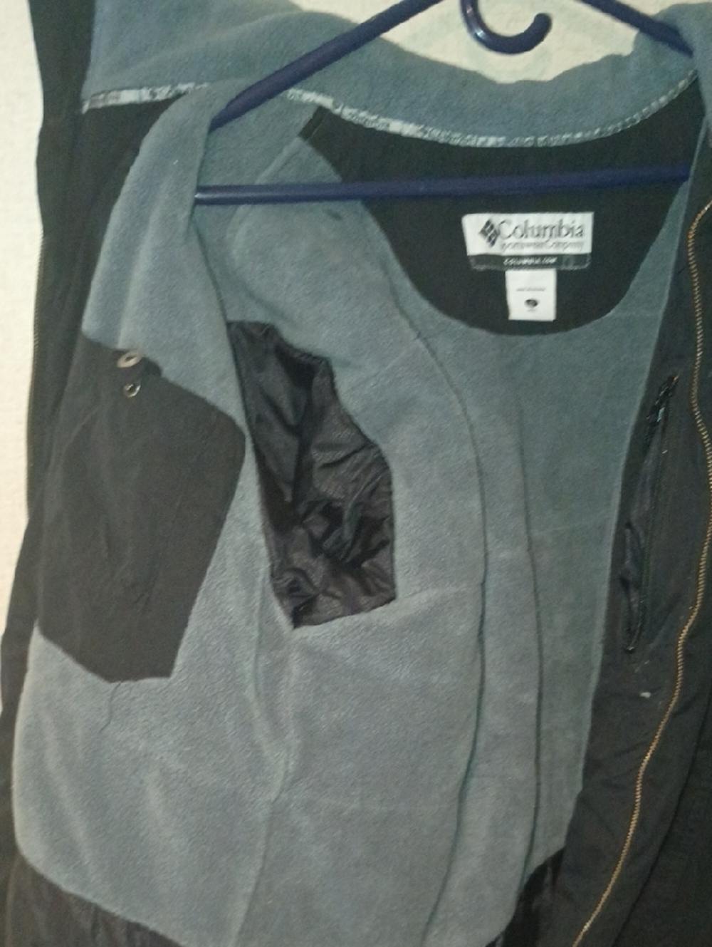 Columbia Men's Black Jacket with Grey Fleece Collar - Picture 4 of 6